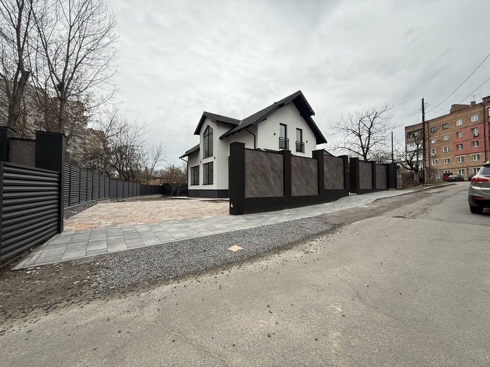 Продаж окремостоячого будинку
