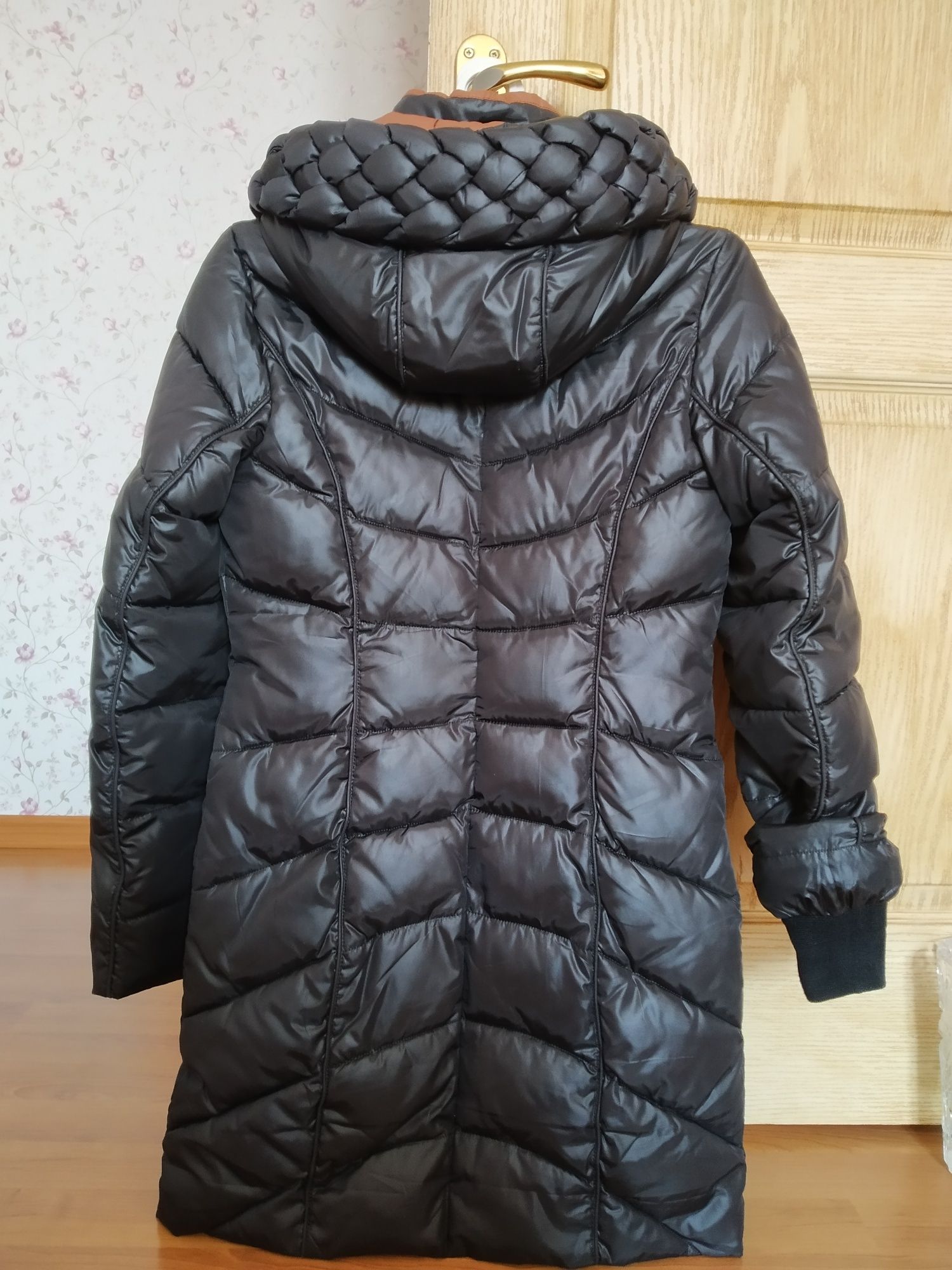 Пальто женское, зимнее. 42/S