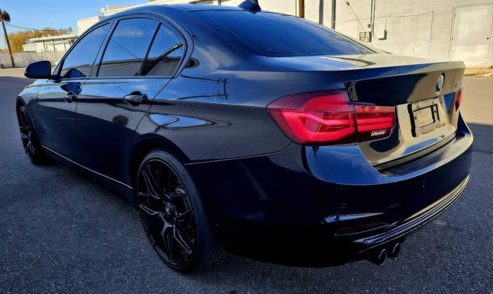 BMW 3 Series 330i      2018