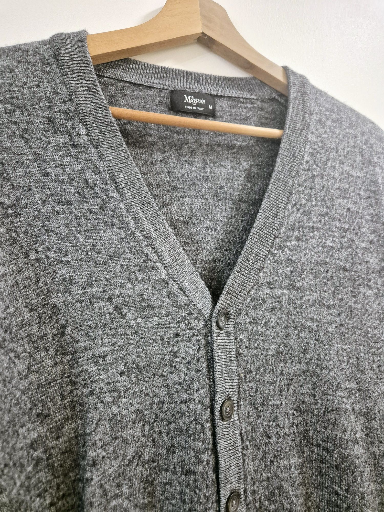 Szary kardigan basic dekolt V 50% wełna merino wool Magasin M wiosna