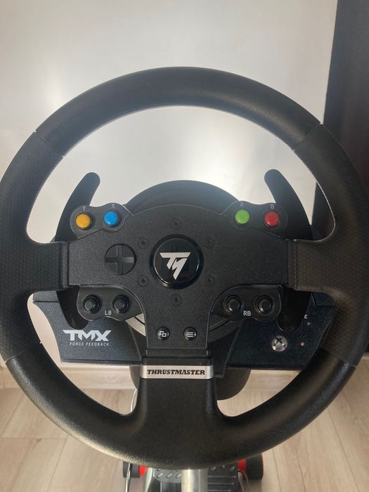 Thrustmaster Tmx force feedback X/S one, PC z pedałami i stojakiem.
