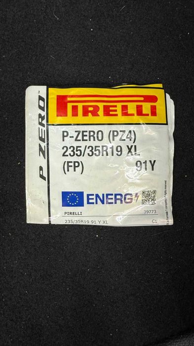 Pneus Pirelli P-Zero (PZ4) - 235/35/19