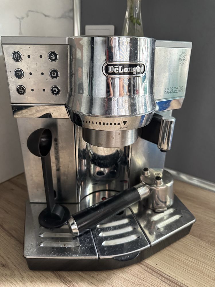 Kolbowy Ekspres Ciśnieniowy DO KAWY  DELONGHI EC850.M