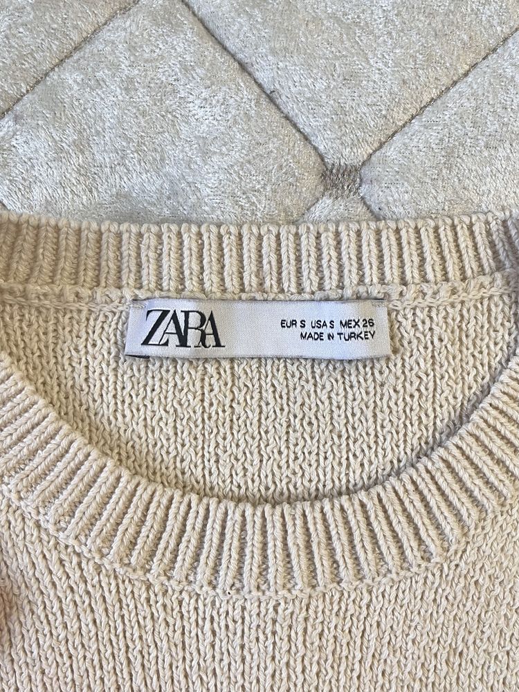 Яскравий светр Zara