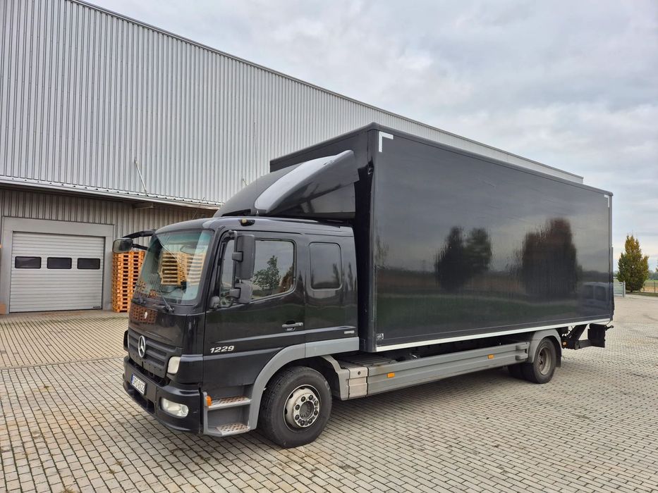 Mercedes-Benz Atego 1229  Atego 1229 sypialnia, winda