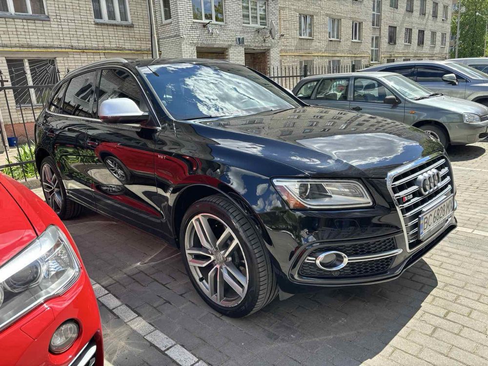 Автомобіль AUDI SQ5