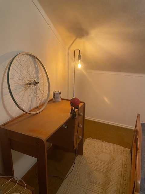 Cama Vintage Madeira e palhinha na cabeceira + Restante mobília