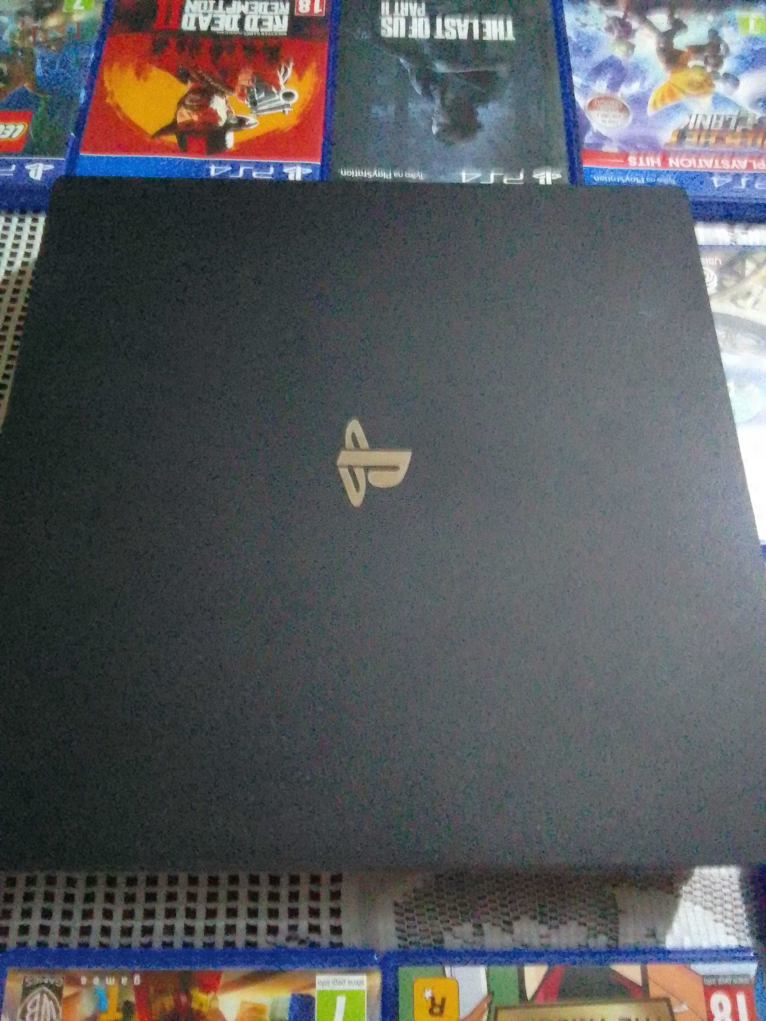 Ładne, zadbane PS4 PRO z SSD // PlayStation 4 - bogaty zestaw