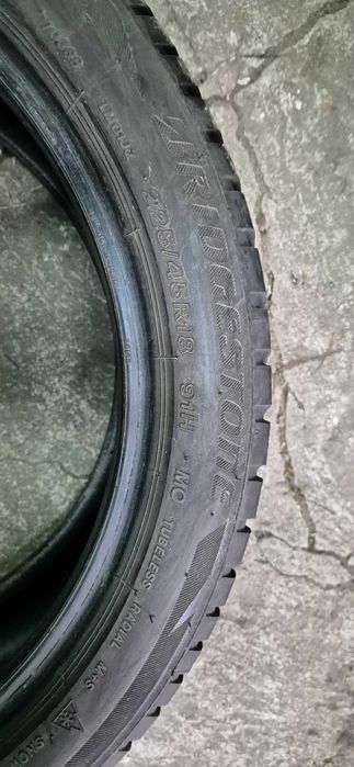 2szt opony zimowe Bridgestone _ 225/45/18