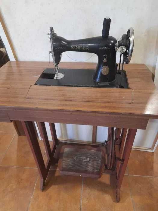 Maquina de costura Singer antiga