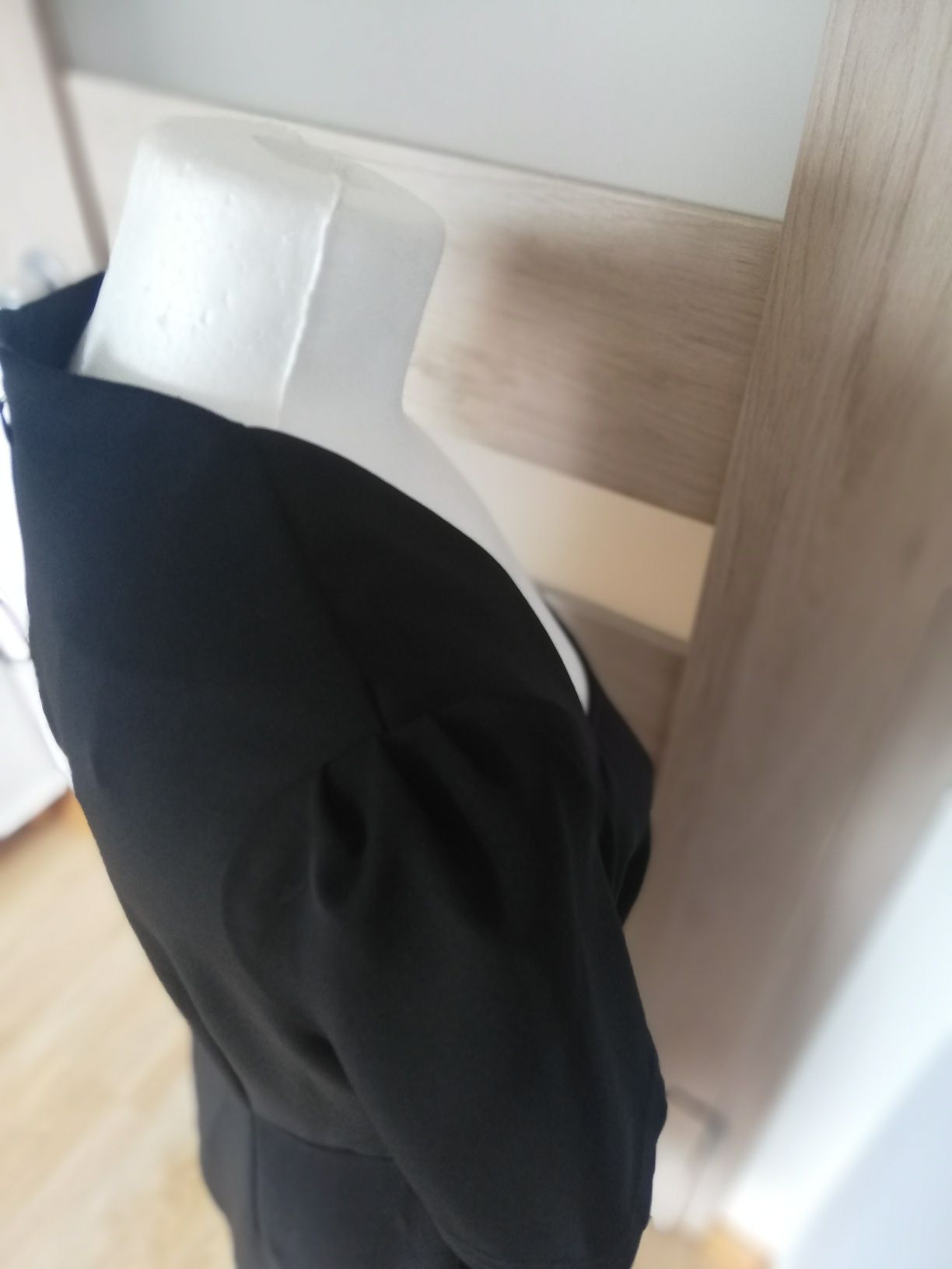 Elegancka czarna sukienka r. 36