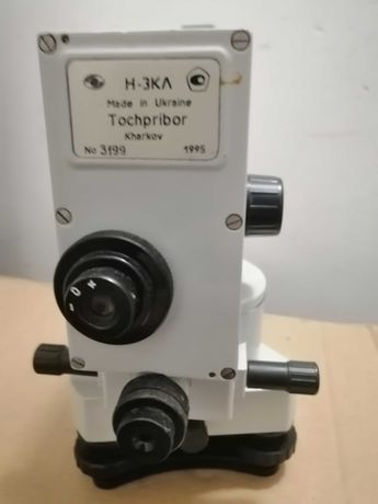 Niwelator optyczny ze statywem mało używany