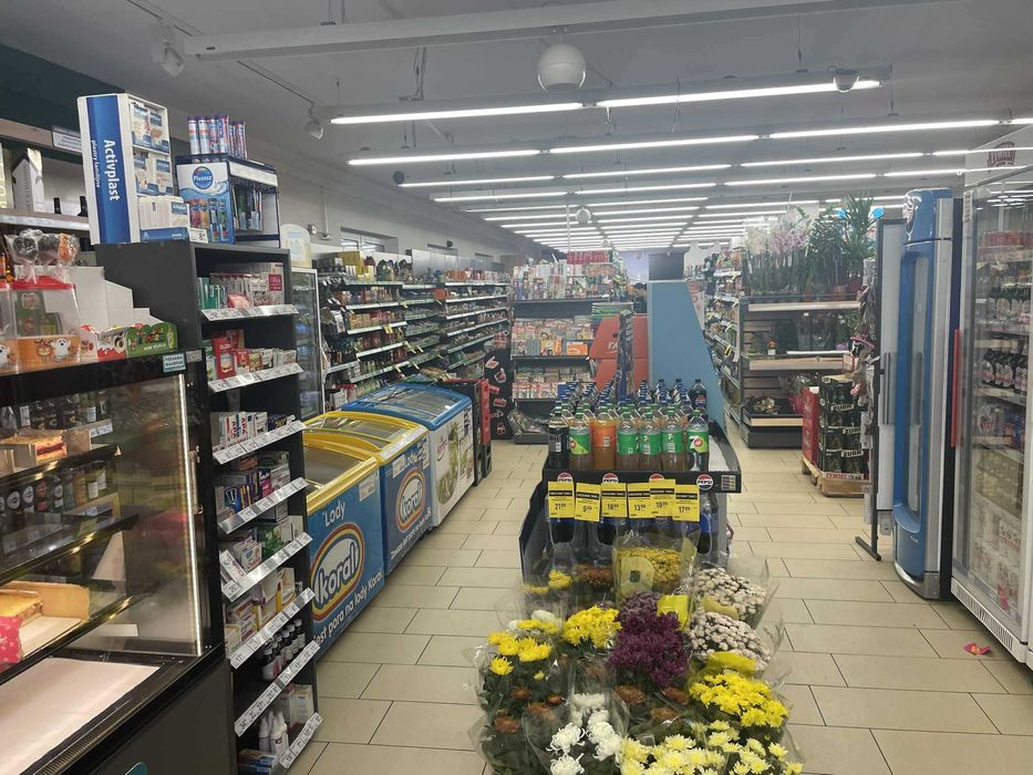 Sprzedam kompleksowe wyposażenie sklepu spożywczego