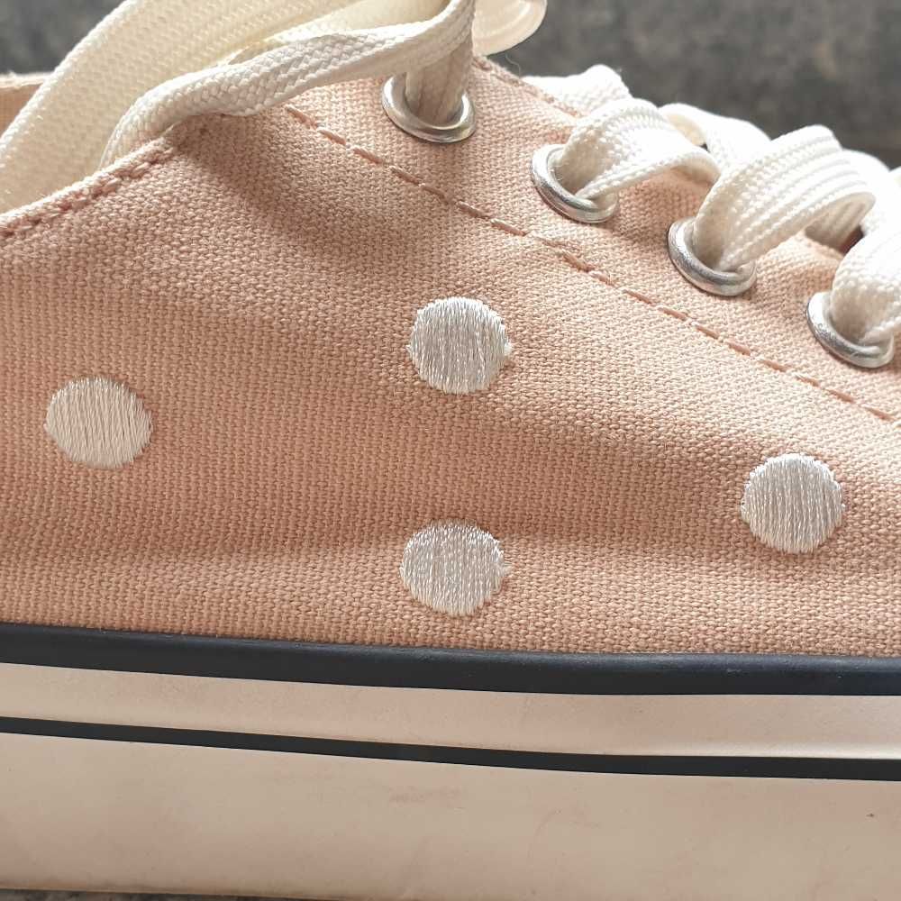 Sapatilhas estilo 'All Star' Coral com Bolinhas Brancas