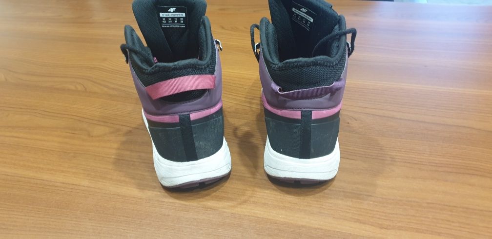 Sprzedam buty damskie dziewczęce 4F r 36