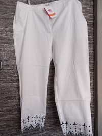 Nowe białe spodnie z haftem