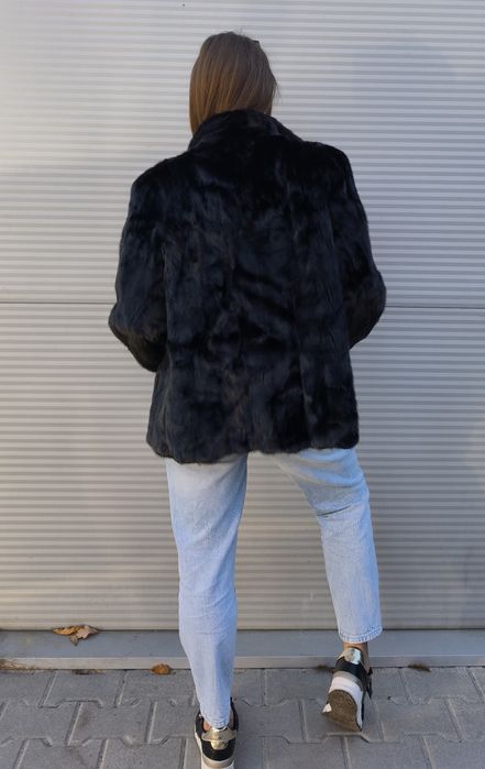 Piękne krótkie futro z norek kruczo czarne rozmiar M L kurtka