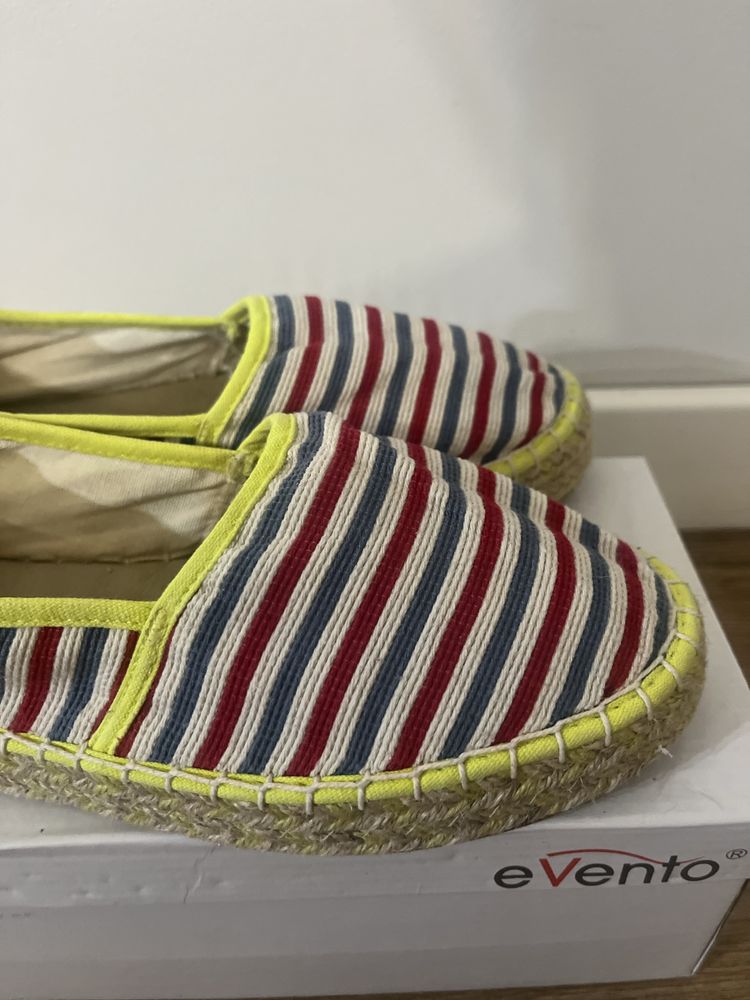 Espadryle w kolorowe paski, Tamaris