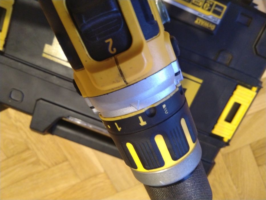 Wiertarka Wkrętarka Dewalt DCD795 aku 2x2Ah rok 2023 udar