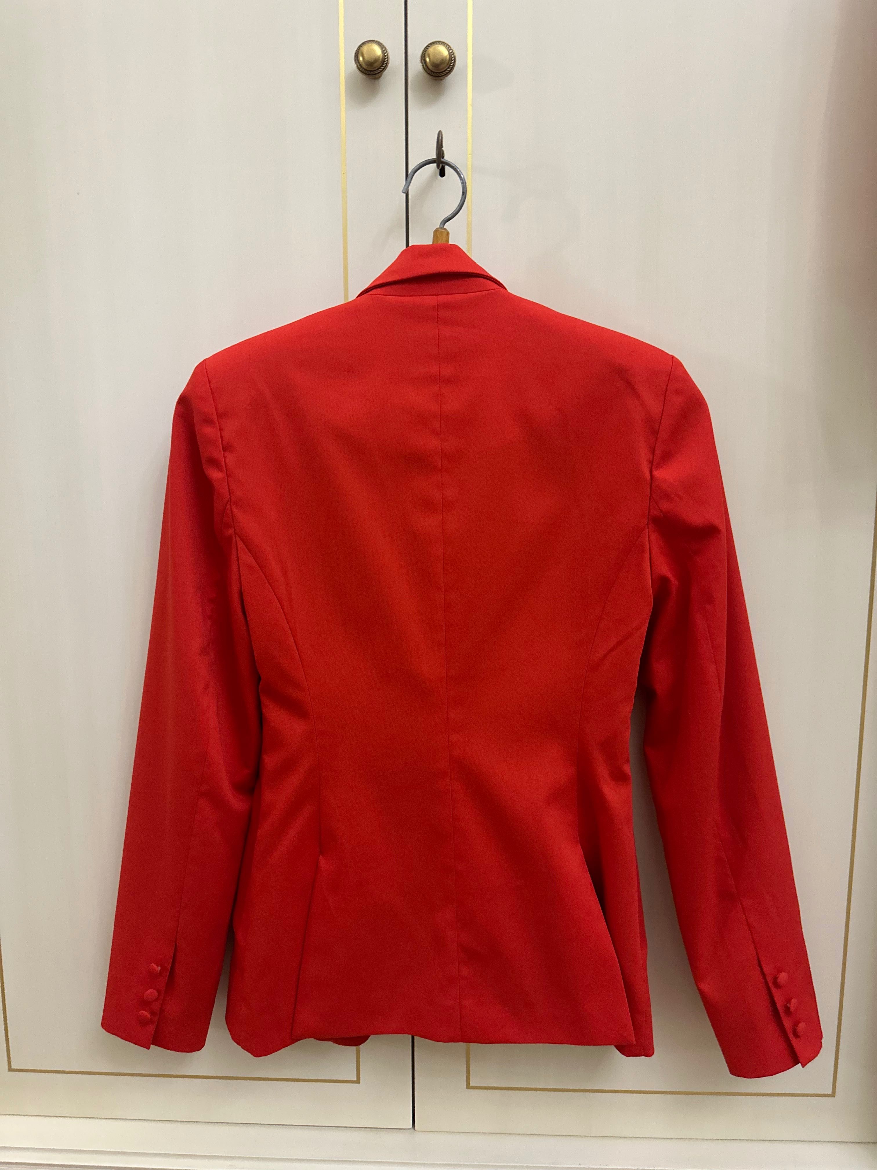 Жіночій брючний костюм з штанами «клёшь» червоного кольору