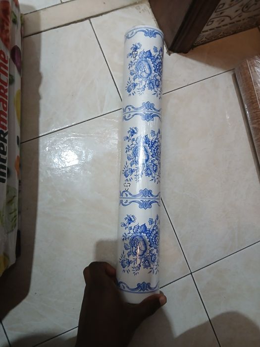Estou a vender papel de parede 20 m e L-45 cm de largura