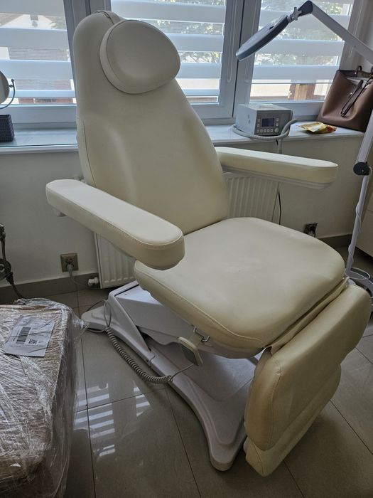 Elektryczne łóżka kosmetyczne Mederna - pedicure, masaż i spa