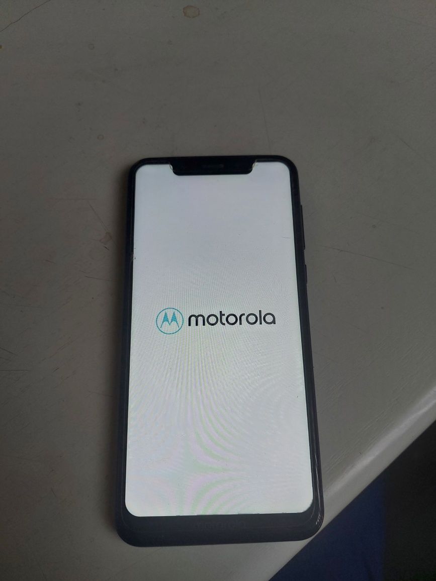 Telefon Motorola One plus gratis