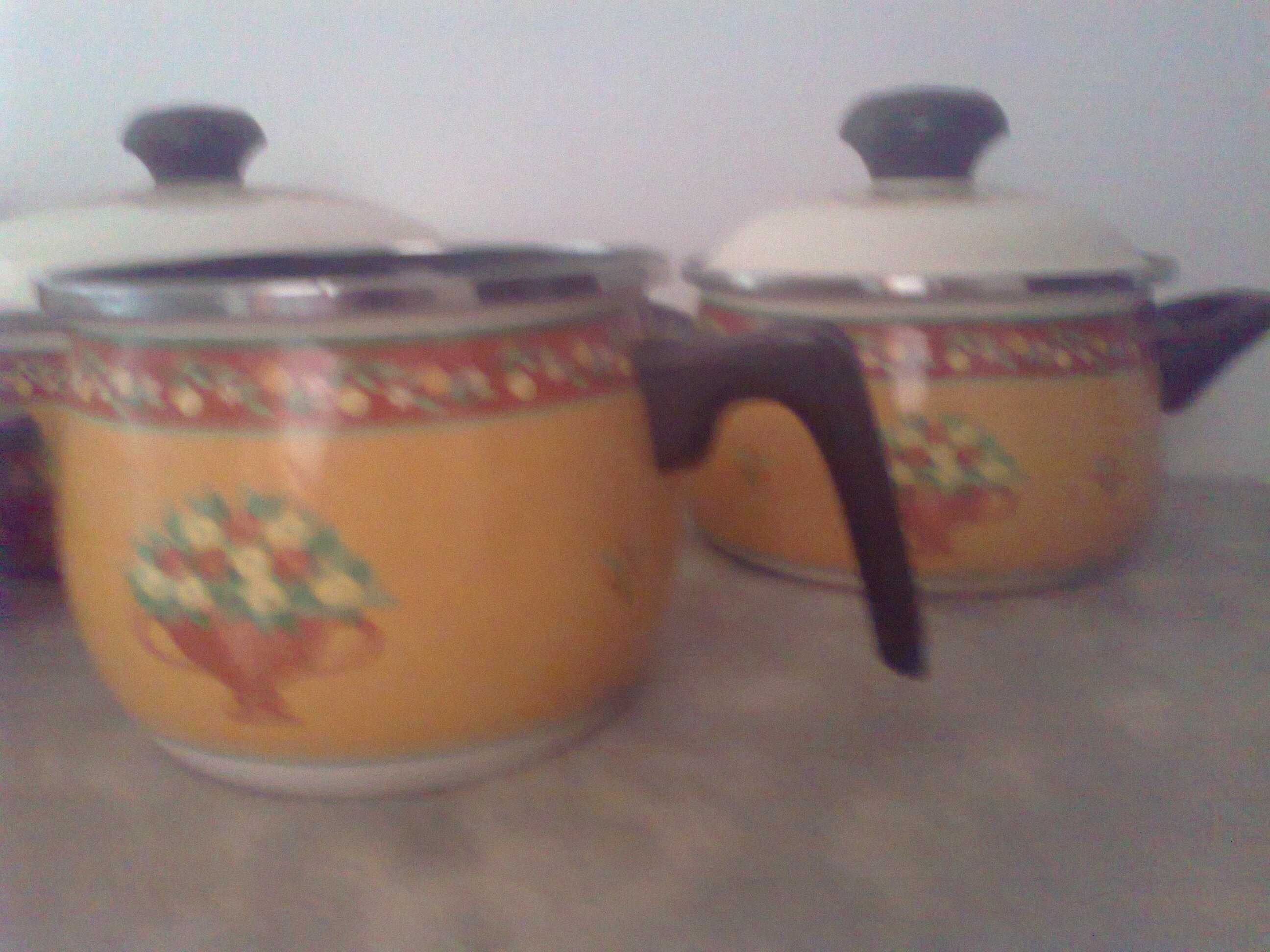 conjunto de panelas e tachos