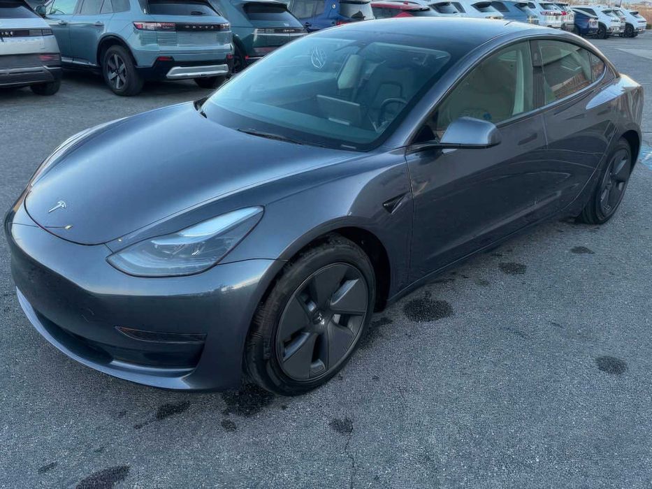 Tesla Model 3      2023