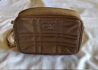 Mala mini Calvin Klein bege