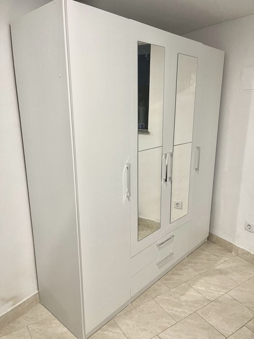 Vende se Roupeiro casal