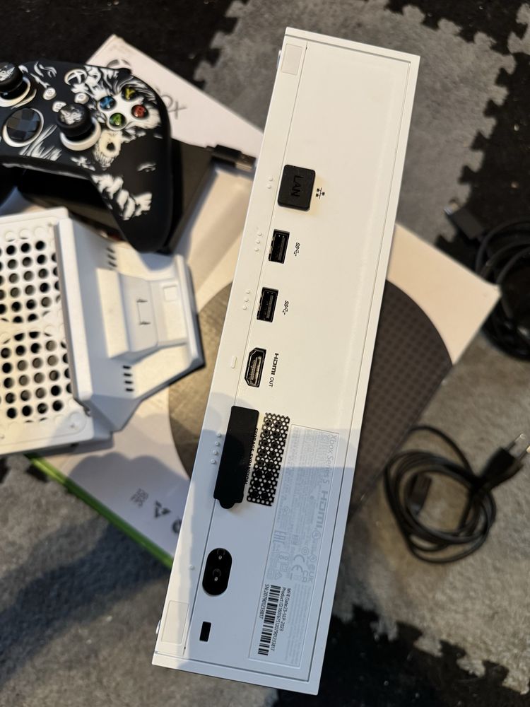 Xbox Series S + dysk+ podstawka chlodzaca ze stojakami na pady