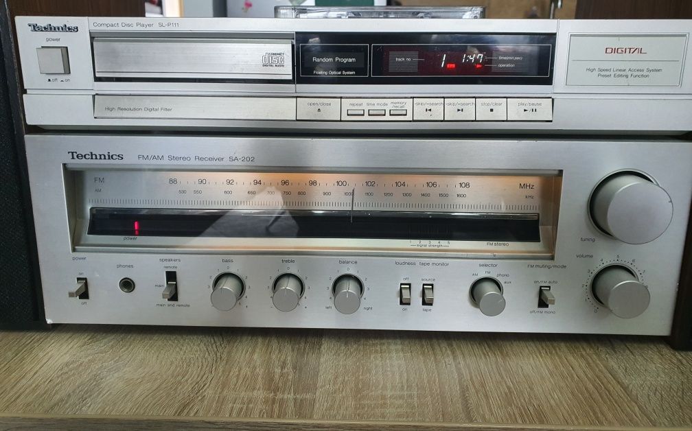 Zestaw Vintage Audio Technics Amplituner + Odtwarzacz CD + Kolumny