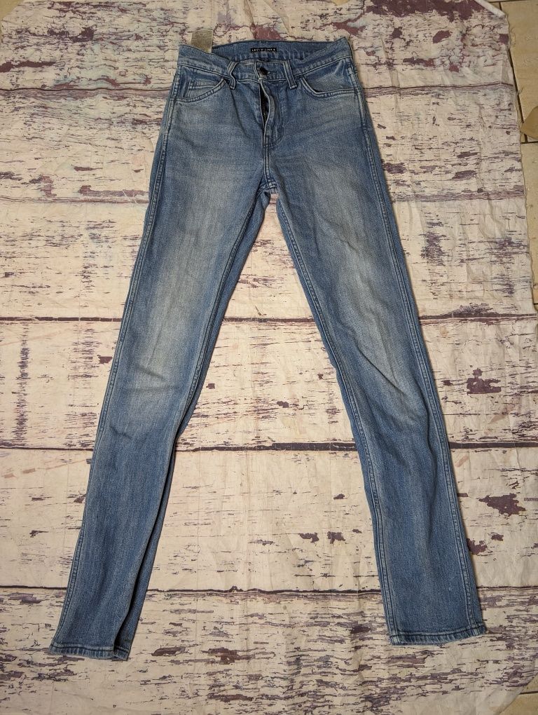 Niebieskie spodnie jeansowe jeansy Levi's Levis line 8 w26 l32