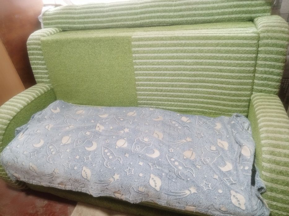 Диван розкладний.