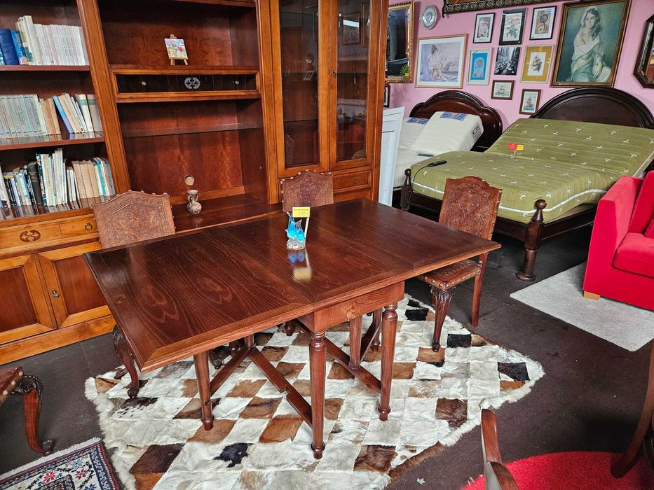 Mesa em madeira maciça estilo Holandês - Muito bom estado geral