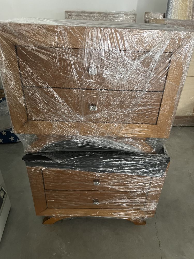 Comoda e mesa de cabeceira