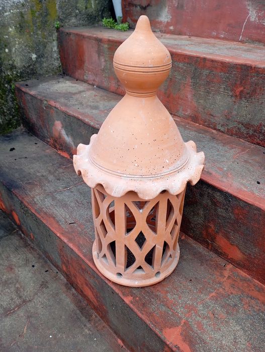 Peça de jardim em barro novo