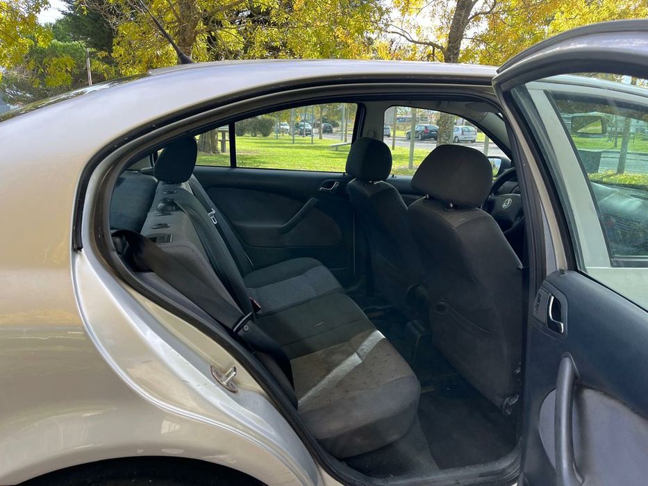 Skoda Octávia 1.6 ambiente 2003