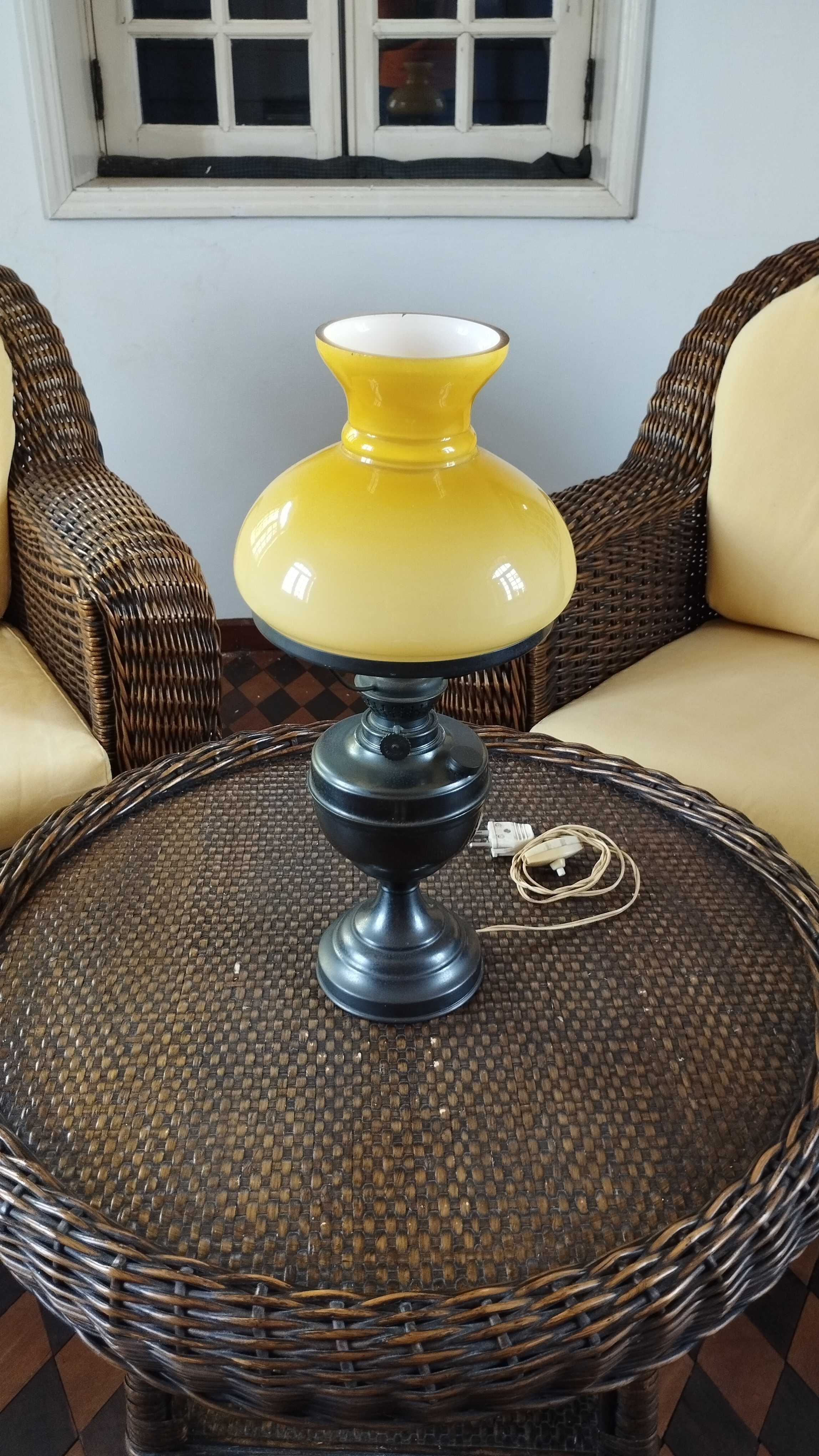 Candeeiro Vintage – Antigo Lampião a Óleo Adaptado para Eletricidade