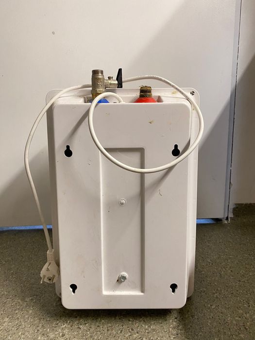 Elektryczny ogrzewacz wody podumywalkowy