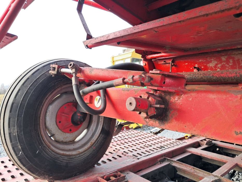 Комбайн Massey ferguson 440!