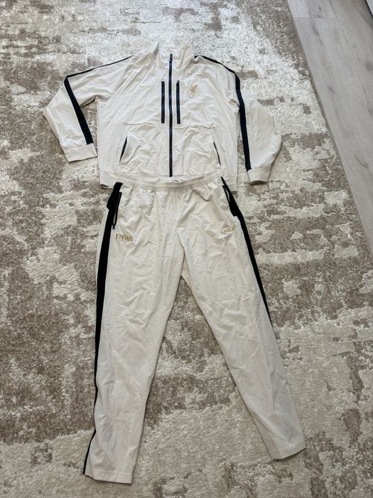 Спортивний костюм Nike LeBron x Liverpool FC FN7132-104