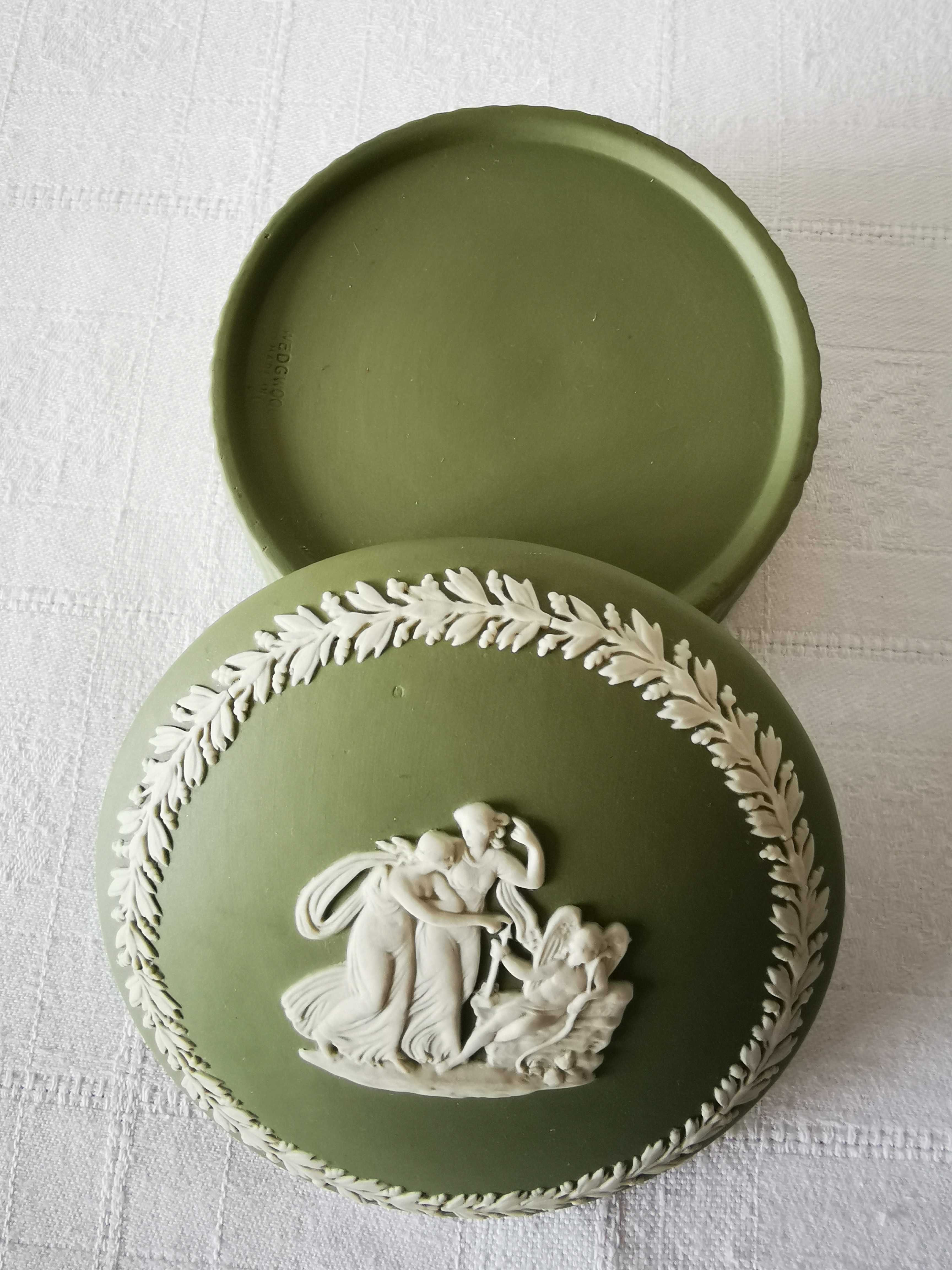 Puzderko firmy Wedgwood z biskwitowej porcelany