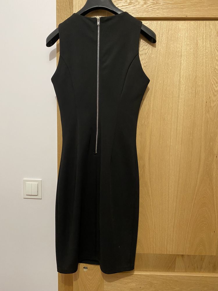 Sukienka S piękna czarna