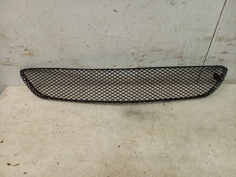 Mercedes CLK A W 209 AMG Kratka siatka srodkowa zaslepka w zderzak