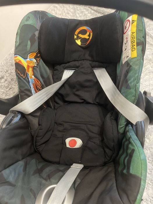 Cybex cloud q з адаптерами на шасі Priam