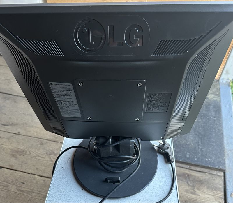 Монітор LG Flatron L1750SQ-SN