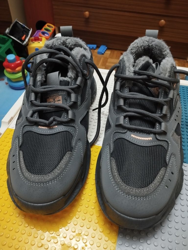 Sprzedam buty męskie zimowe dla tebie.