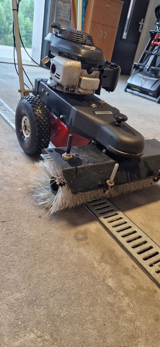 Zamiatarka odśnieżarka Limparo honda gcv 135